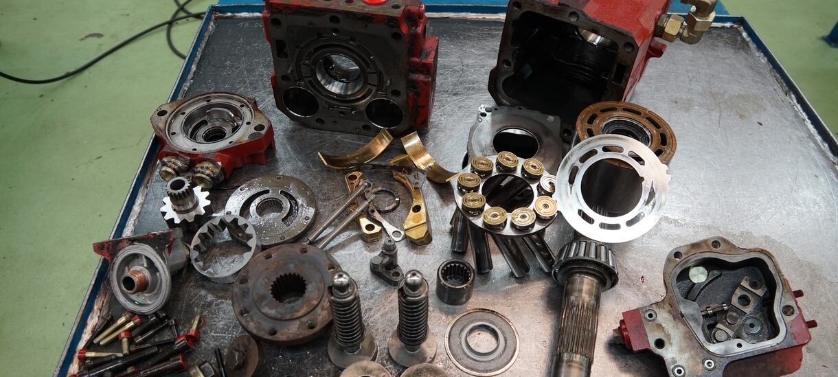 Moteur hydraulique à pistons en réparation